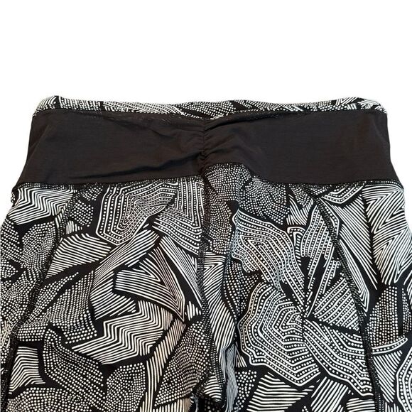 Lululemon Pace Rival Crop Dottie Tribe Mesh (8) - Picture 2 of 5